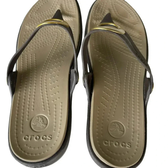 CROCS Women's Sanrah Metallic O-ring Wedge Thong Sandals Espresso Gold Size 10 - Picture 8 of 9